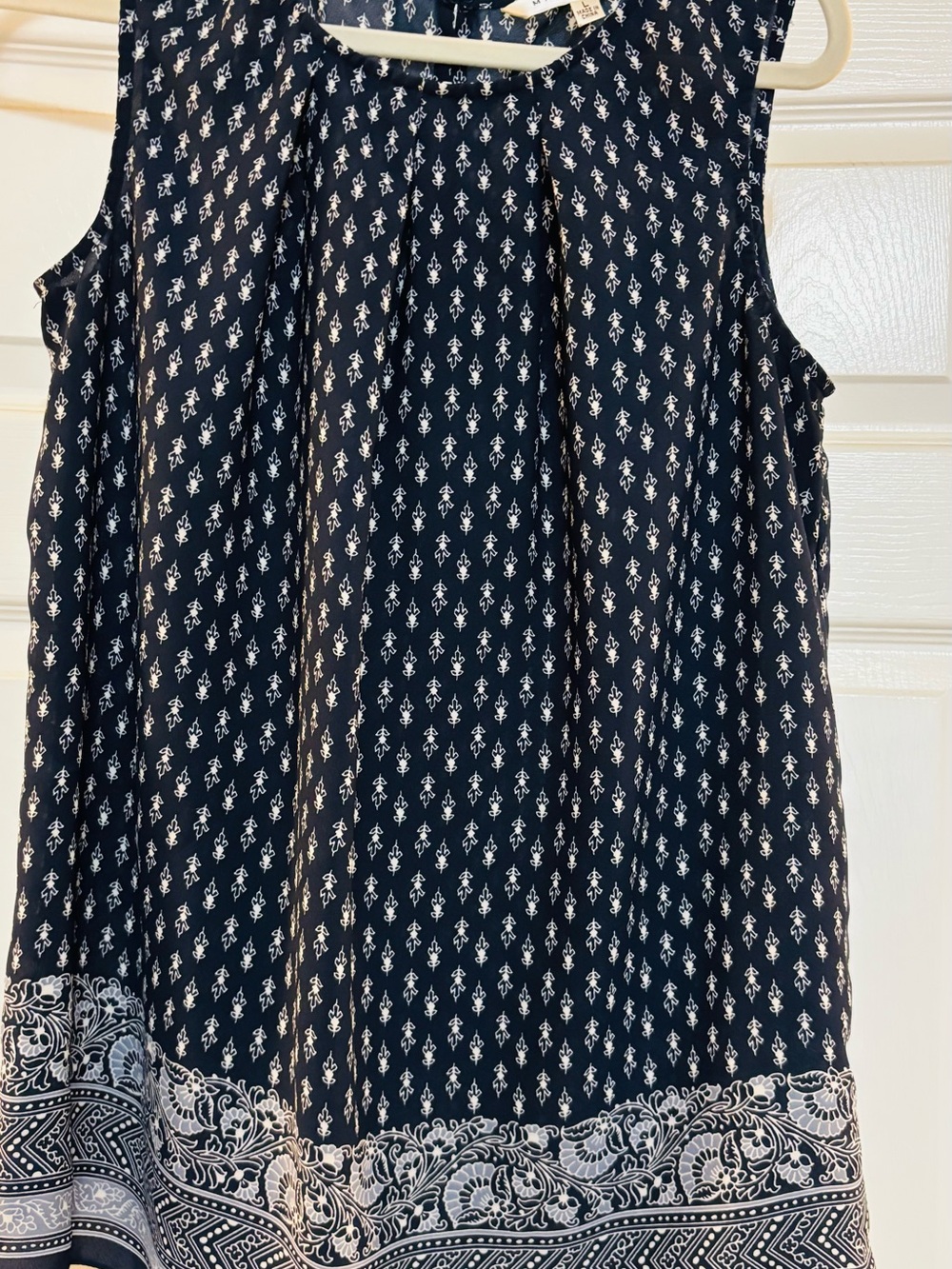 Max Studio Navy and White Printed Sleeveless Top large